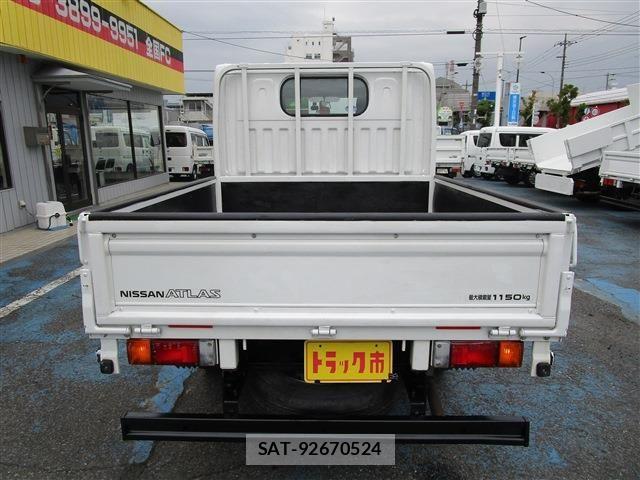 Nissan ATLAS 2017-03 5860276-4