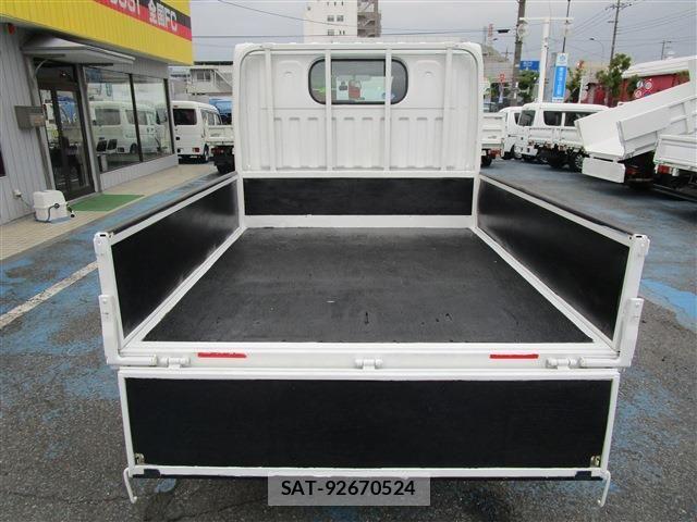 Nissan ATLAS 2017-03 5860276-5