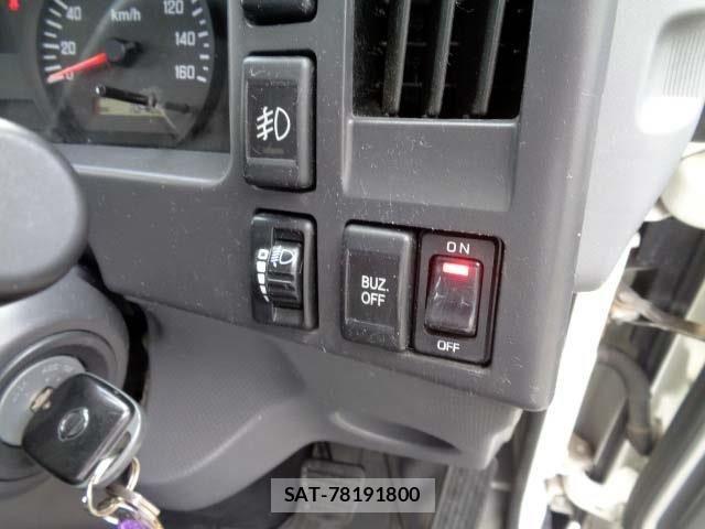 Nissan ATLAS 2013-02 6009268-7