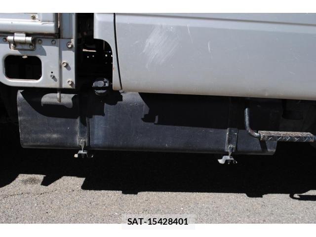 Nissan ATLAS 2011-08 6242142-21