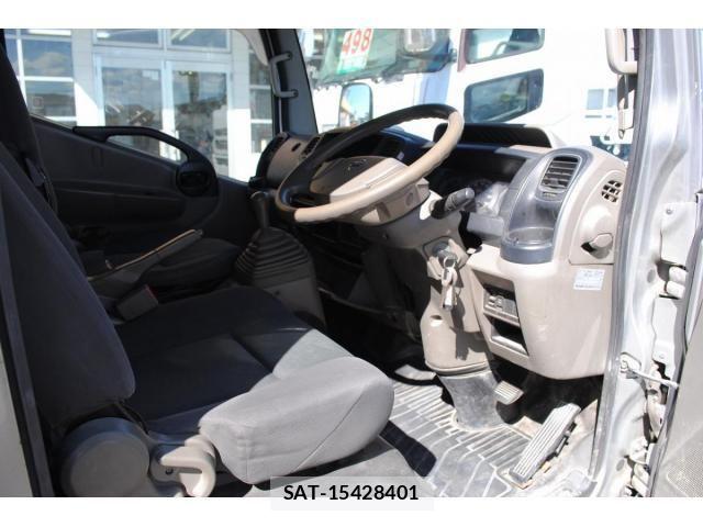 Nissan ATLAS 2011-08 6242142-26