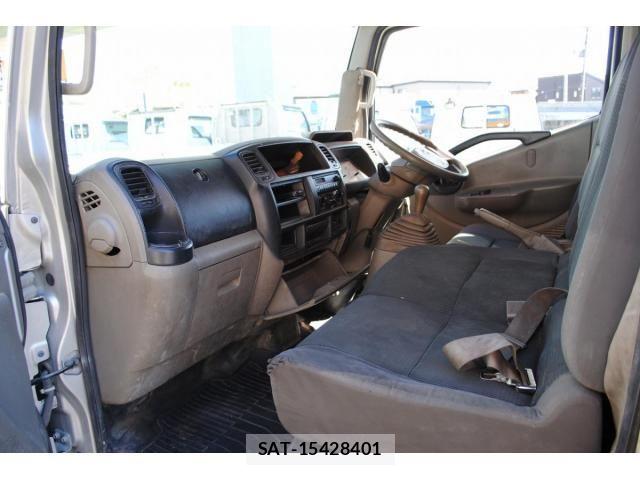 Nissan ATLAS 2011-08 6242142-28