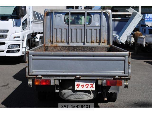 Nissan ATLAS 2011-08 6242142-7