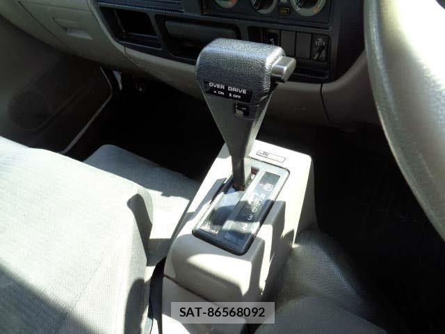 Nissan ATLAS 2015-05 6813744-5