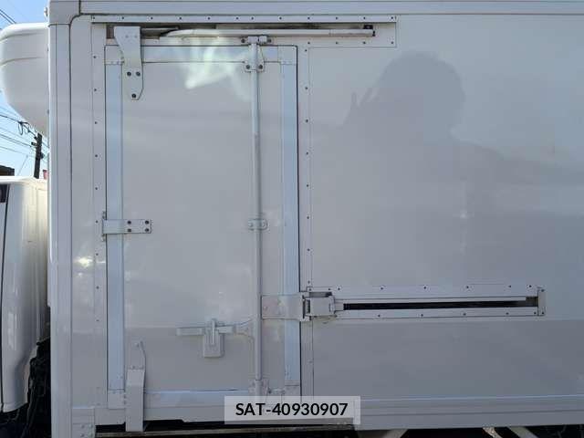 Nissan ATLAS 2013-01 6813743-17