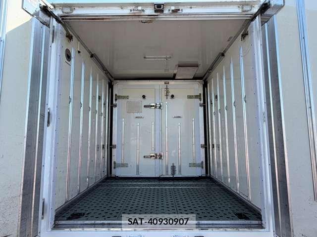 Nissan ATLAS 2013-01 6813743-18