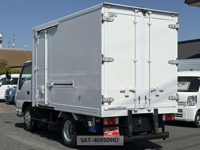 Nissan ATLAS 2013-01 6813743-8
