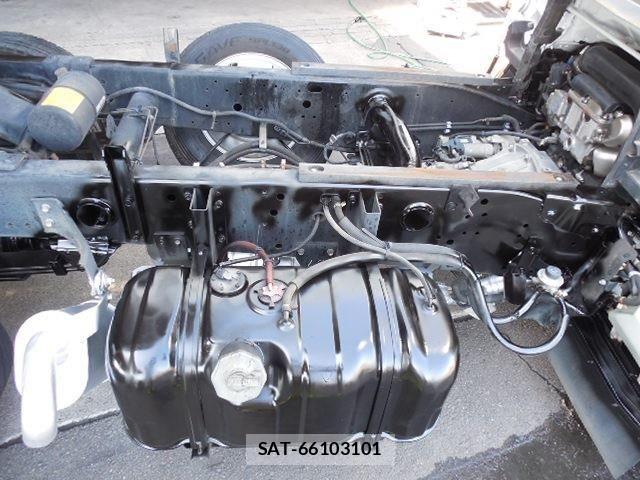 Nissan ATLAS 2010-05 6902114-7
