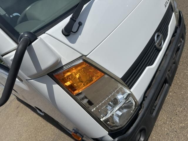 Nissan ATLAS 2013-03 6919880-23