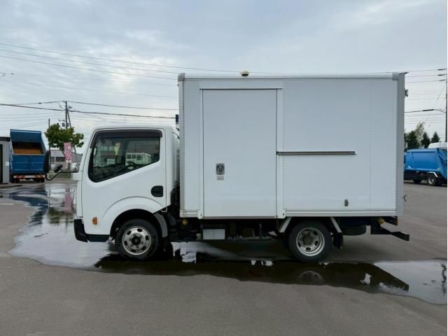 Nissan ATLAS 2017-07 6964353-4