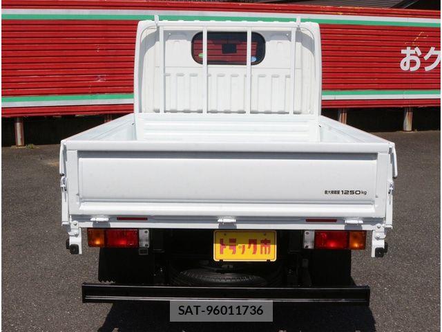 Nissan ATLAS 2018-03 6989027-22