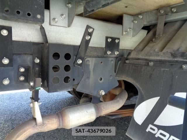 Nissan ATLAS 2016-04 7214922-15
