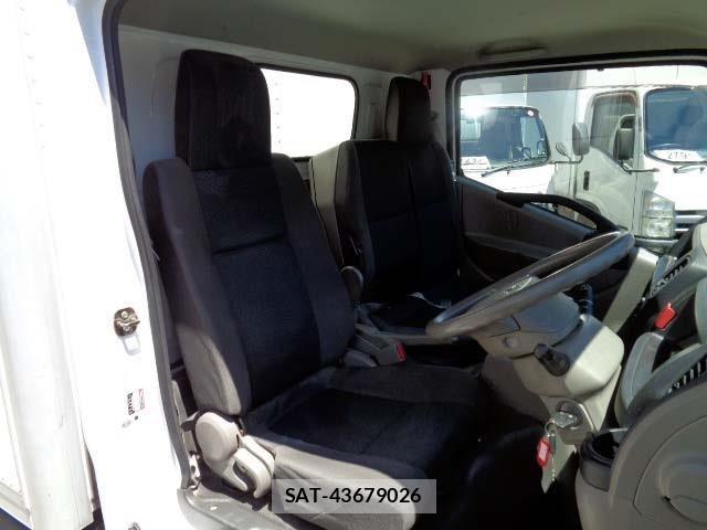 Nissan ATLAS 2016-04 7214922-4