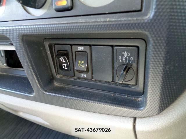 Nissan ATLAS 2016-04 7214922-7