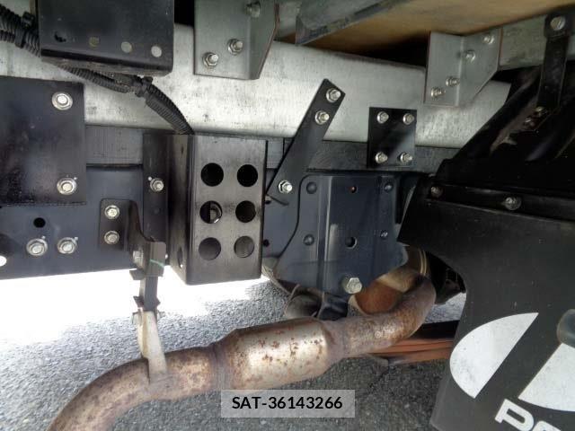 Nissan ATLAS 2016-04 7214925-16