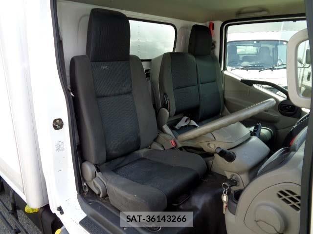 Nissan ATLAS 2016-04 7214925-4