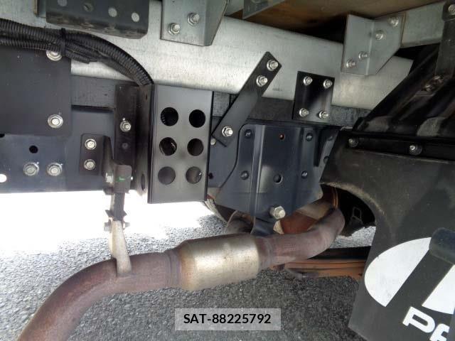 Nissan ATLAS 2016-04 7214924-17