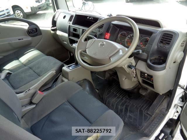 Nissan ATLAS 2016-04 7214924-2