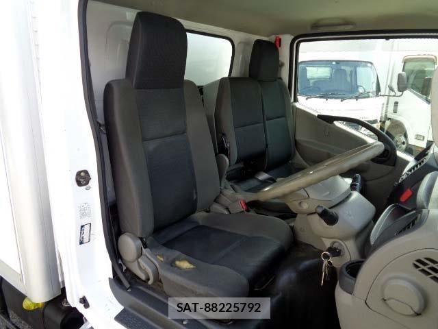 Nissan ATLAS 2016-04 7214924-4