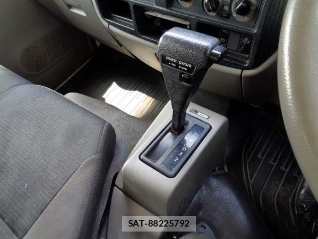 Nissan ATLAS 2016-04 7214924-6