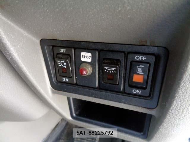 Nissan ATLAS 2016-04 7214924-7