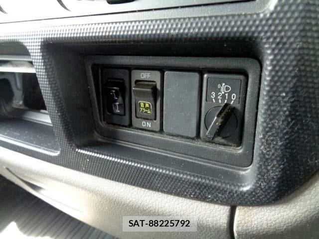 Nissan ATLAS 2016-04 7214924-8