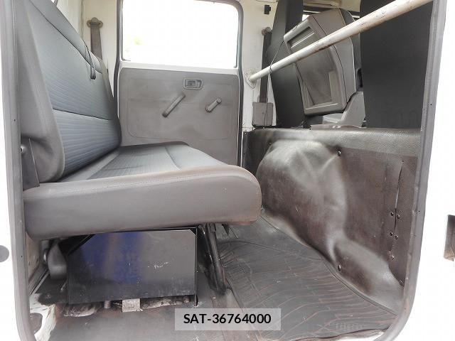 Nissan ATLAS 2014-03 7249820-15