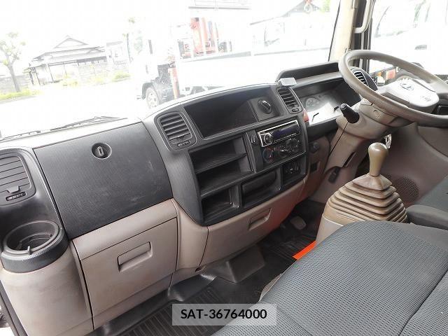 Nissan ATLAS 2014-03 7249820-17
