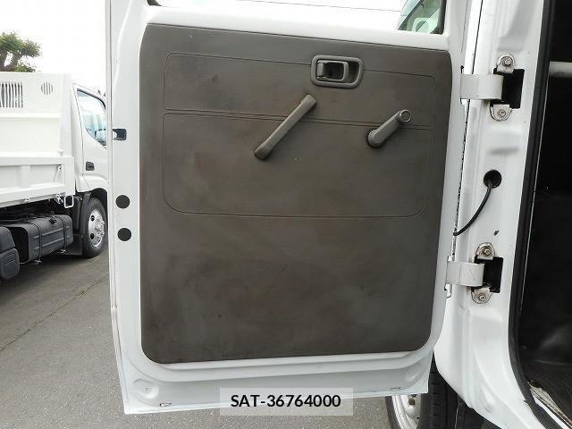Nissan ATLAS 2014-03 7249820-21