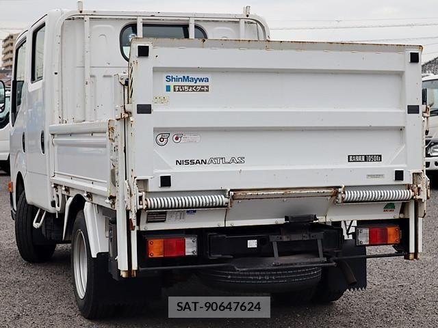 Nissan ATLAS 2017-04 7249815-1