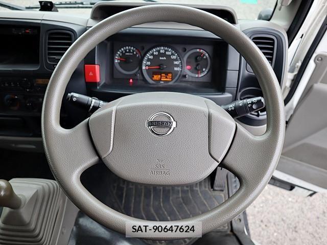 Nissan ATLAS 2017-04 7249815-3