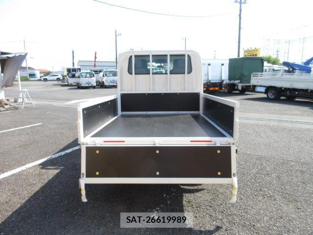 Nissan ATLAS 2026-04 7249811-7