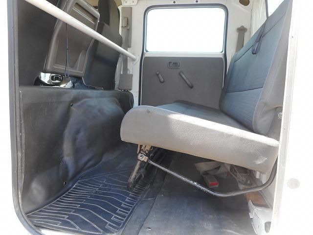 Nissan ATLAS 2014-10 7306650-19