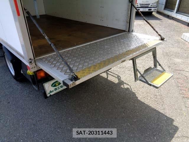 Nissan ATLAS 2015-05 7391377-11