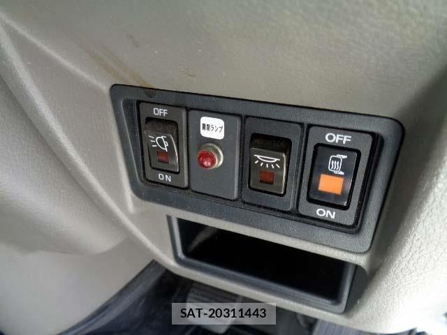 Nissan ATLAS 2015-05 7391377-7