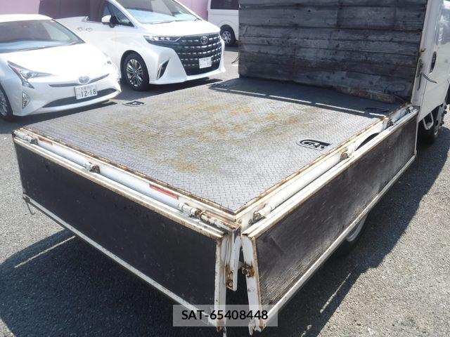 Nissan ATLAS 2013-03 7499552-3