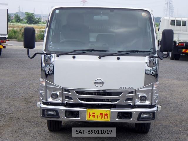 Nissan ATLAS 2022-05 7960521-2