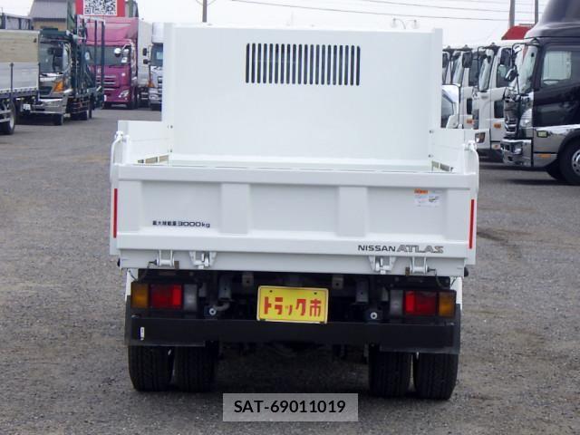 Nissan ATLAS 2022-05 7960521-5