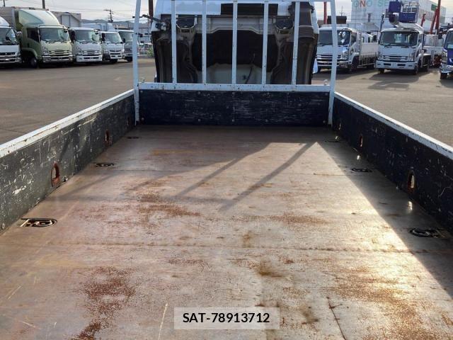 Nissan ATLAS 2015-09 7978522-7