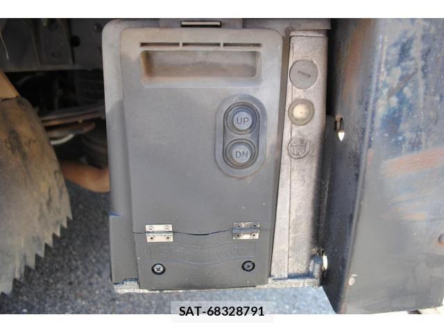 Nissan ATLAS 2003-03 7978523-18
