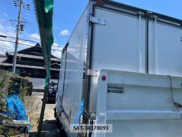 Nissan ATLAS 2010-01 8072851-1