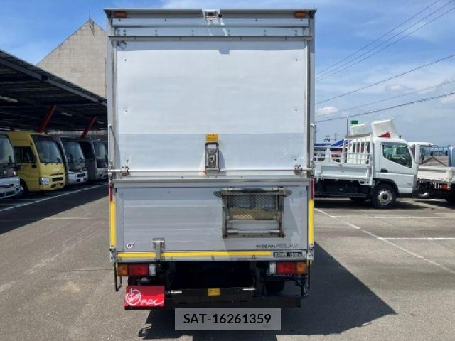 Nissan ATLAS 2015-06 8072852-3