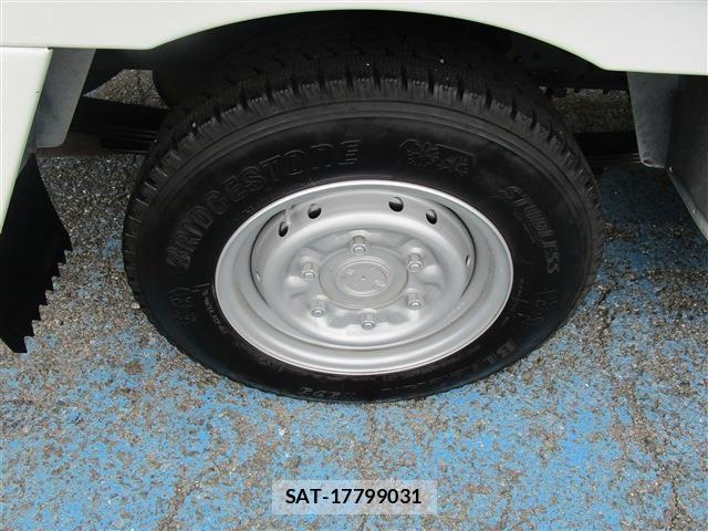 Nissan ATLAS 2016-01 8228903-19