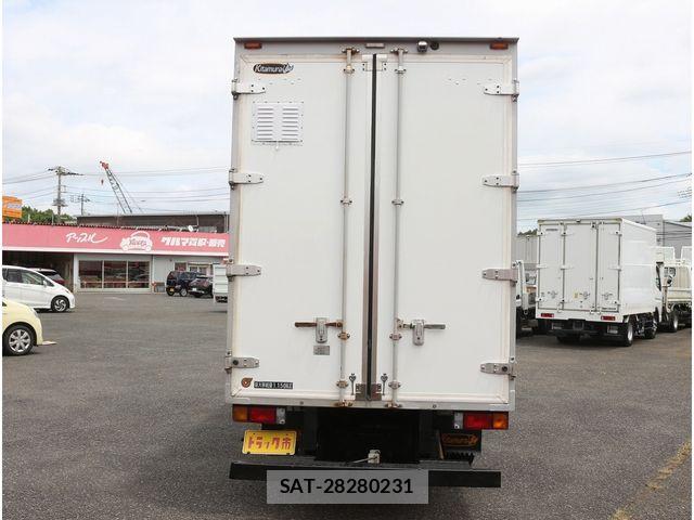 Nissan ATLAS 2017-05 8228902-6