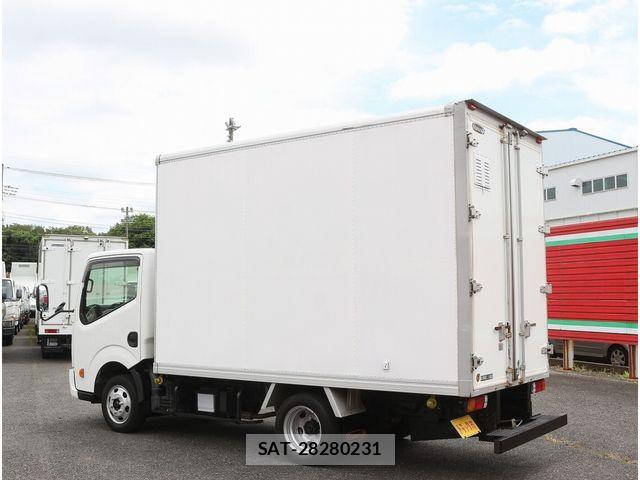 Nissan ATLAS 2017-05 8228902-7
