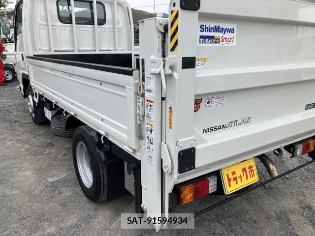 Nissan ATLAS 2023-09 8228898-16