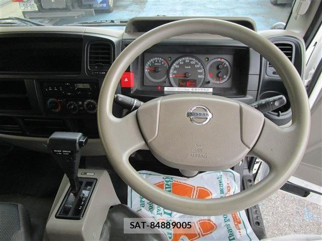 Nissan ATLAS 2017-05 8244619-9