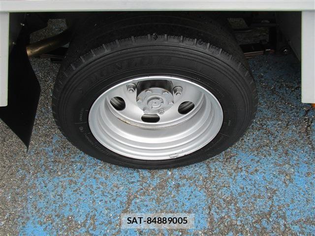 Nissan ATLAS 2017-05 8244619-18