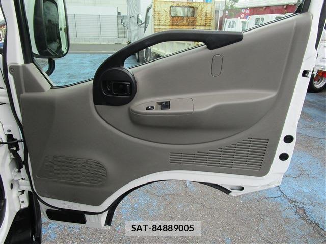 Nissan ATLAS 2017-05 8244619-20