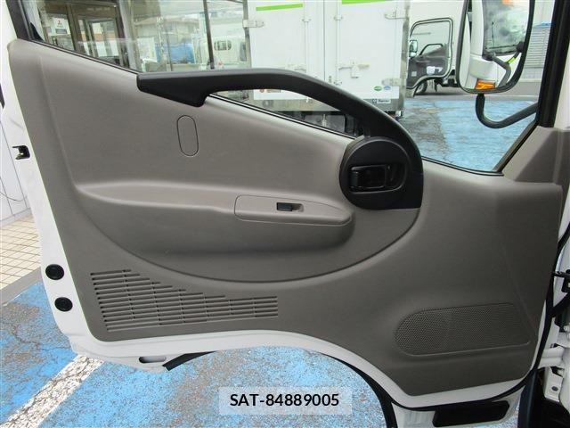Nissan ATLAS 2017-05 8244619-21